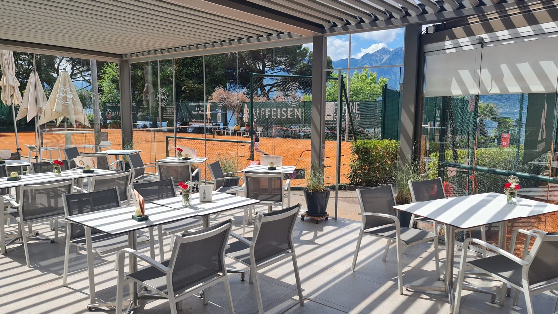 La terrasse du café-restaurant du MTC
